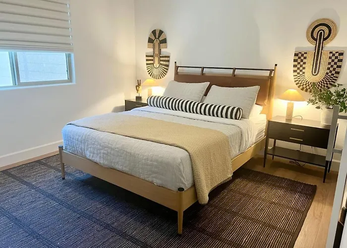 Luxury 1 Bedroom Casita With Private Yard, Garage And Wd