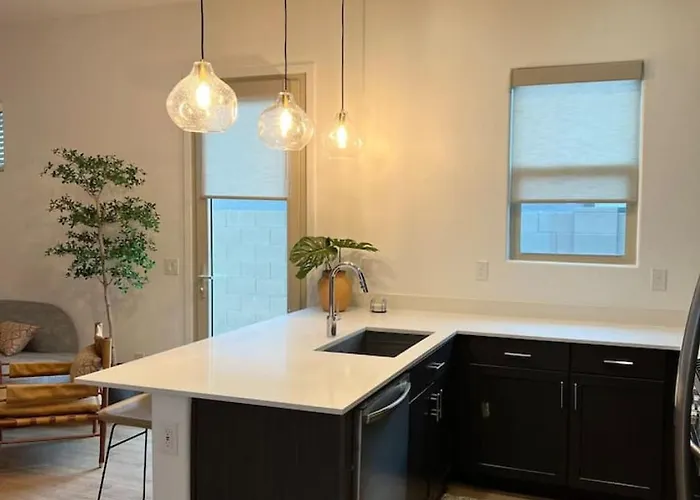 Luxury 1 Bedroom Casita With Private Yard, Garage And Wd Phoenix