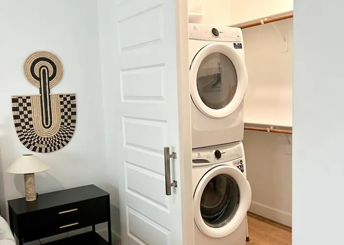Luxury 1 Bedroom Casita With Private Yard, Garage And Wd