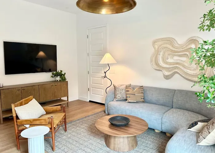 Luxury 1 Bedroom Casita With Private Yard, Garage And Wd Apartment