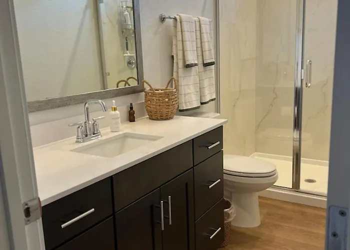 Luxury 1 Bedroom Casita With Private Yard, Garage And Wd