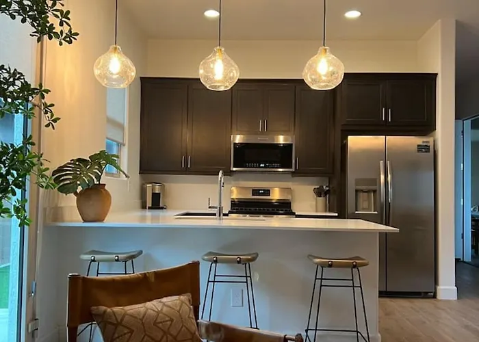 Luxury 1 Bedroom Casita With Private Yard, Garage And Wd Apartment