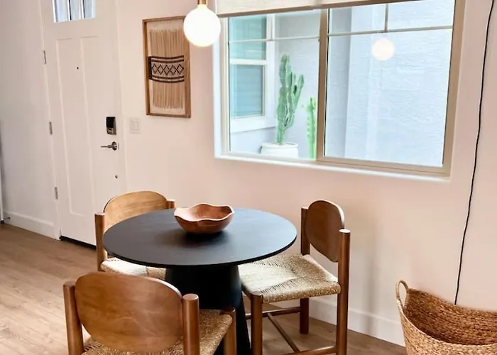Apartment Luxury 1 Bedroom Casita With Private Yard, Garage And Wd *